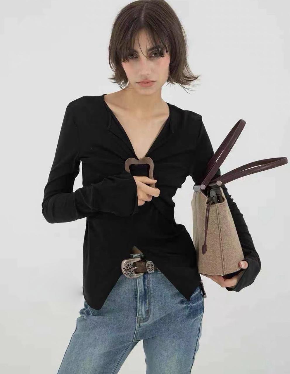 Rogue Knot Detail Top- Black